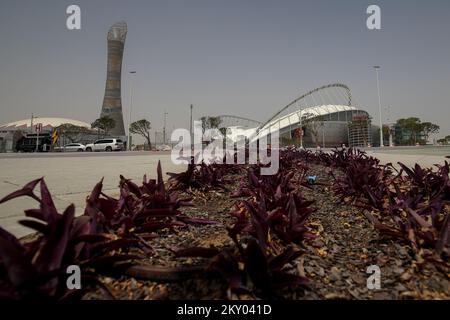 La vista dello Stadio Khalifa, che ha una capacità di 40.000 persone, e si trova a 10 km dal centro della città, ed è uno degli stadi utilizzati alla Coppa del mondo FIFA 2022, a Doha, Qatar, il 30 marzo 2022. Foto: Igor Kralj/PIXSELL Foto Stock