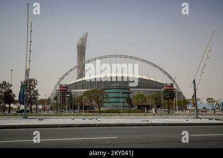 La vista dello Stadio Khalifa, che ha una capacità di 40.000 persone, e si trova a 10 km dal centro della città, ed è uno degli stadi utilizzati alla Coppa del mondo FIFA 2022, a Doha, Qatar, il 30 marzo 2022. Foto: Igor Kralj/PIXSELL Foto Stock