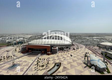 La vista dello Stadio Khalifa, che ha una capacità di 40.000 persone, e si trova a 10 km dal centro della città, ed è uno degli stadi utilizzati alla Coppa del mondo FIFA 2022, a Doha, Qatar, il 30 marzo 2022. Foto: Igor Kralj/PIXSELL Foto Stock