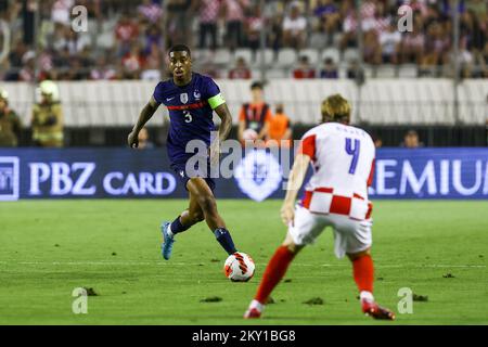 SPALATO, CROAZIA - 06 GIUGNO: Presnel Kimpembe di Francia controlla una palla durante la UEFA Nations League Una partita di Gruppo 1 tra Croazia e Francia allo Stadion Poljud il 6 giugno 2022 a Spalato, Croazia. Foto: Miroslav Lelas/PIXSELL Foto Stock