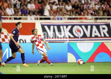 SPLIT, CROAZIA - GIUGNO 06: Luka Modric di Croazia passa una palla durante la Lega delle Nazioni UEFA Una partita del Gruppo 1 tra Croazia e Francia allo Stadion Poljud il 6 giugno 2022 a Split, Croazia. Foto: Luka Stanzl/PIXSELL Foto Stock