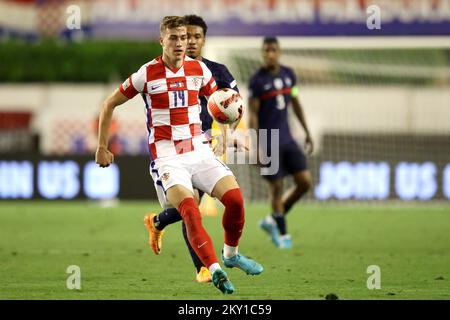 SPALATO, CROAZIA - 06 GIUGNO: Luka Sucic di Croazia controlla una palla durante la UEFA Nations League Una partita di Gruppo 1 tra Croazia e Francia allo Stadion Poljud il 6 giugno 2022 a Spalato, Croazia. Foto: Luka Stanzl/PIXSELL Foto Stock