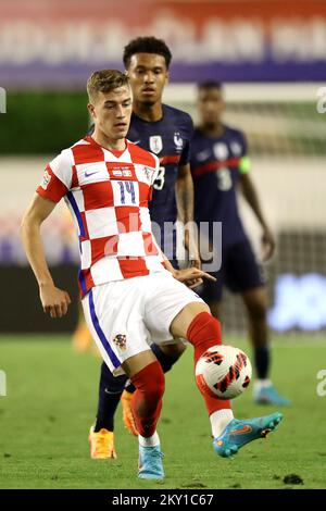 SPALATO, CROAZIA - 06 GIUGNO: Luka Sucic di Croazia controlla una palla durante la UEFA Nations League Una partita di Gruppo 1 tra Croazia e Francia allo Stadion Poljud il 6 giugno 2022 a Spalato, Croazia. Foto: Luka Stanzl/PIXSELL Foto Stock