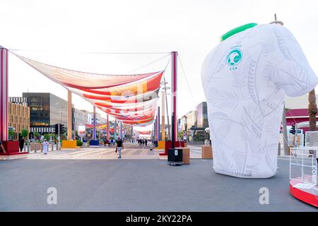 Saudi Falcon club Jersey installato in Lusail boulevard. Lusail Plaza 4 Tower Foto Stock