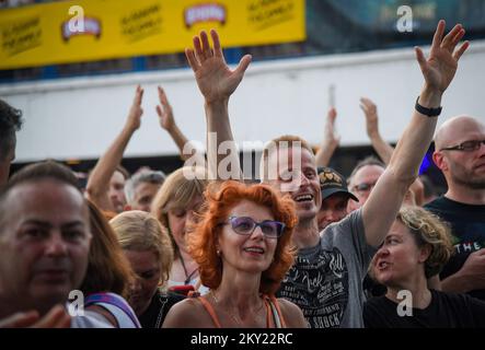La band rock scozzese Simple Minds si esibisce durante un concerto al SRC salata, a Zagabria, Craotia, il 30 giugno 2022. Foto: Josip Regovic/PIXSELL Foto Stock