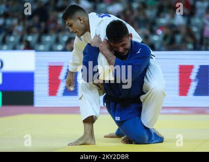 Pedro Medeiros del Brasile in una lotta contro Daniel Cargnin del Brasile nella categoria degli uomini fino a 73kg durante il IJF World Tour del Gran Premio di Zagabria, tenutosi presso l'Arena di Zagabria, in Croazia, il 16 luglio 2022. Foto: Zeljko Hladika/PIXSELL Foto Stock