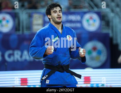 Joao Fernando del Portogallo celebra la vittoria nella categoria maschile fino al 81kg durante il World Tour IJF di Zagabria Grand Prix, tenutosi presso l'Arena di Zagabria, a Zagabria, in Croazia, il 16 luglio 2022. Foto: Zeljko Hladika/PIXSELL Foto Stock