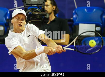 UMAGO, CROAZIA - 30 LUGLIO: Il peccatore d'Italia Jannik gioca contro Franco Agamenone d'Italia durante la singola semifinale di menâ il giorno 7 del 2022 Croazia Apri Umago allo Stadio ATP Goran Ivanisevic il 30 luglio 2022 a Umago, Croazia. Foto: Jurica Galoic/PIXSELL Foto Stock