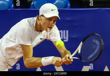 UMAGO, CROAZIA - 30 LUGLIO: Il peccatore d'Italia Jannik gioca contro Franco Agamenone d'Italia durante la singola semifinale di menâ il giorno 7 del 2022 Croazia Apri Umago allo Stadio ATP Goran Ivanisevic il 30 luglio 2022 a Umago, Croazia. Foto: Jurica Galoic/PIXSELL Foto Stock