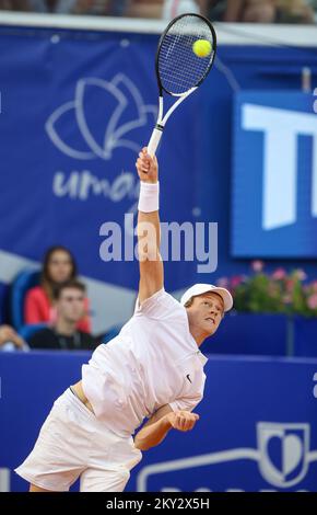 UMAGO, CROAZIA - 31 LUGLIO: Il peccatore d'Italia Jannik gioca contro Carlos Alcaraz di Spagna durante la singola finale di menâ il giorno 8 del 2022 Croazia Apri Umago allo Stadio ATP Goran Ivanisevic il 31 luglio 2022 a Umago, Croazia. Foto: Jurica Galoic/PIXSELL Foto Stock