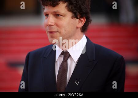 L'attore americano Jesse Eisenberg ha camminato il tappeto rosso al Sarajevo Film Festival 28th a Sarajevo, in Bosnia-Erzegovina, il 15. Agosto, 2022. Foto: Armin Durgut/PIXSELL Foto Stock