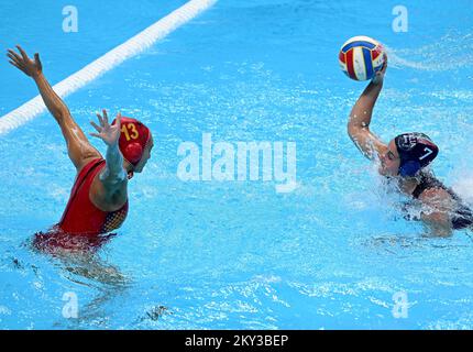 SPALATO, CROAZIA - 28 AGOSTO: Goalkeeper di Spagna Martina Terre Marti e Domitilla Picozzi durante il Campionato europeo di Len 35th Spalato 2022 Woman's Water Polo match tra Spagna e Italia alla Spaladium Arena il 28 agosto 2022 a Spalato, Croazia. Foto: Marko Lukunic/PIXSELL Foto Stock