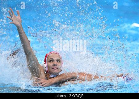 SPALATO, CROAZIA - 30 AGOSTO: Portiere della Romania Mariia Dvorzhetska in azione durante il campionato europeo LEN Spalato 2022 Womans's Water Polo match tra Croazia e Romania alla Spaladium Arena il 30 agosto 2022 a Spalato, Croazia. Foto: Marko Lukunic/PIXSELL Foto Stock