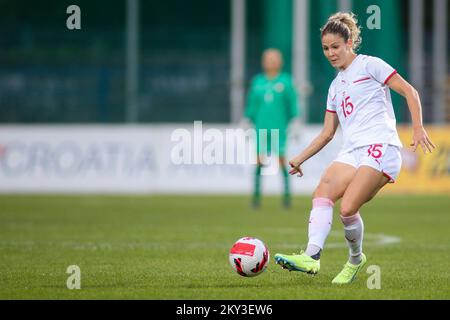 KARLOVAC, 02 SETTEMBRE: Luana Buehler della Svizzera in azione durante la partita di qualificazione della Coppa del mondo delle Donne FIFA 2023 tra Croazia e Svizzera allo stadio Branko Cavlovic-Cavlek il 2 settembre 2022 a Karlovac, Croazia. Foto: Matija Habljak/PIXSEL Foto Stock