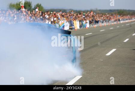 Dimostrazioni della velocità e della potenza delle vetture dei partecipanti al Supercar Owners Circle - SOC Croazia 2022 sulla pista del Centro tecnico Aviazione a Velika Gorica, Croazia il 3 settembre 2022. Foto: Sanjin Strukic/PIXSELL Foto Stock