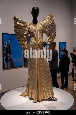 Spettacolo di couturissime di Thierry Mugler al Brooklyn Museum of Art di Brooklyn, New York Foto Stock