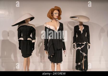 Spettacolo di couturissime di Thierry Mugler al Brooklyn Museum of Art di Brooklyn, New York Foto Stock