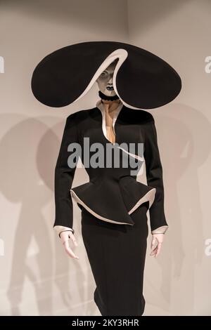 Spettacolo di couturissime di Thierry Mugler al Brooklyn Museum of Art di Brooklyn, New York Foto Stock