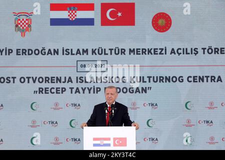 All'apertura del Centro Culturale Islamico e della Moschea hanno partecipato il Presidente della Repubblica di Turchia, Recep Tayyip Erdogan e il Presidente della Repubblica di Croazia, Zoran Milanovic a Sisak, Croazia, il 8 settembre 2022. Foto: Robert Anic/PIXSELL Foto Stock