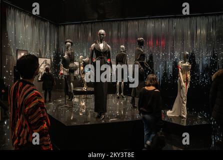 Spettacolo di couturissime di Thierry Mugler al Brooklyn Museum of Art di Brooklyn, New York Foto Stock