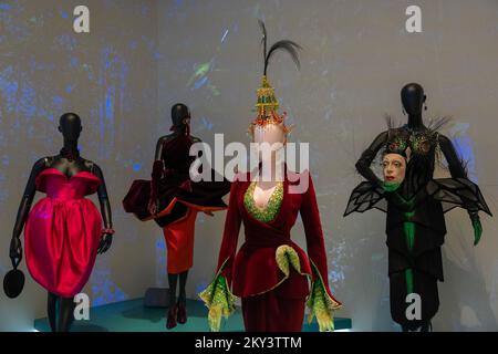 Spettacolo di couturissime di Thierry Mugler al Brooklyn Museum of Art di Brooklyn, New York Foto Stock