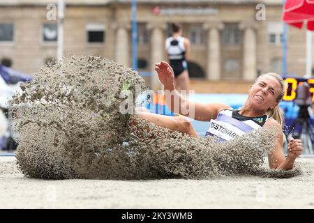 ZAGABRIA, CROAZIA - 09 SETTEMBRE: Ottavia Cestonaro d'Italia compete nel Triple Jump femminile durante il World Athletics Continental Tour Gold 2022 - 72nd Boris Hanzekovic Memorial a Ban Josip Jelacic Square il 9 settembre 2022 a Zagabria, Croazia. Foto di Goran Stanzl/PIXSELL Foto Stock