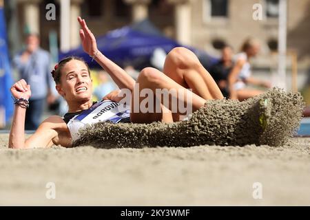 ZAGABRIA, CROAZIA - 09 SETTEMBRE: Paola Borovic di Croazia compete nel Triple Jump femminile durante il World Athletics Continental Tour Gold 2022 - 72nd Boris Hanzekovic Memorial a Ban Josip Jelacic Square il 9 settembre 2022 a Zagabria, Croazia. Foto di Goran Stanzl/PIXSELL Foto Stock