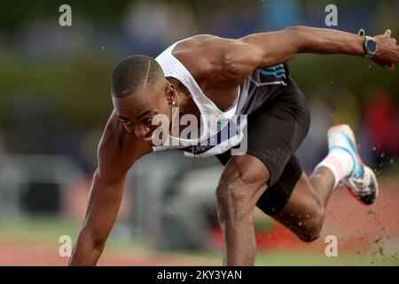 ZAGABRIA, CROAZIA - 11 SETTEMBRE: Alexis Copello dell'Azerbaigian compete nel Triple Jump degli uomini durante il World Athletics Continental Tour Gold 2022 - 72nd Boris Hanzekovic Memorial allo stadio Mladost il 11 settembre 2022 a Zagabria, Croazia. Foto di Igor Kralj/Pixsell Foto Stock