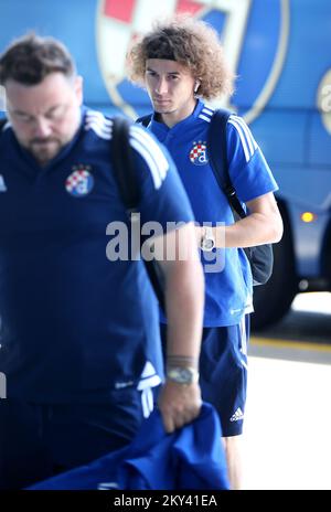 GNK Dinamo Robert Ljubicic visto all'aeroporto internazionale Dr. Franjo Tudjman di Zagabria, Croazia il 13 settembre 2022. GNK Dinamo si reca in Italia per la partita UEFA Champions League contro AC Milan. Foto: Marko Habljak/PIXSELL Foto Stock