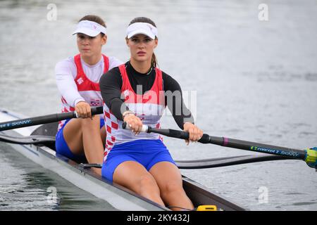 I vogatori croati Ivana e Josipa Jurkovic durante la Media Day al Lago Jarun prima della partenza per i Campionati Mondiali di canottaggio, a Zagabria, in Croazia, il 15 settembre 2022. I Campionati Mondiali di canottaggio 2022 si svolgeranno il 18-25 settembre 2022 a Racice, Repubblica Ceca. Foto: Davor Puklavec/PIXSELL Foto Stock