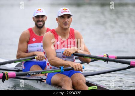I vogatori croati Martin e Valent Sinkovic durante la Media Day al Lago Jarun prima della partenza per i Campionati Mondiali di canottaggio, a Zagabria, in Croazia, il 15 settembre 2022. I Campionati Mondiali di canottaggio 2022 si svolgeranno il 18-25 settembre 2022 a Racice, Repubblica Ceca. Foto: Davor Puklavec/PIXSELL Foto Stock
