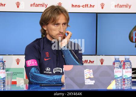 Il capitano Luka Modric alla conferenza stampa della nazionale croata di calcio allo stadio Maksimir di Zagabria, Croazia, il 21 settembre 2022. La Croazia giocherà domani a Maksimir una partita della UEFA Nations League contro la Danimarca. Foto: Goran Stanzl/PIXSELL Foto Stock