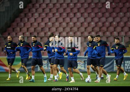 Formazione della nazionale montenegrina allo stadio Bilo Polje di Zenica, Bosnia-Erzegovina, il 22 settembre 2022. Il Montenegro giocherà domani una partita della UEFA Nations League contro la Bosnia-Erzegovina. Foto: Armin Durgut/PIXSELL Foto Stock