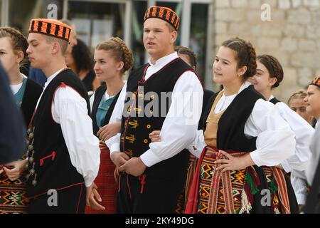 Festival Internazionale del Folklore per bambini tenutosi a Sibenik, Croazia, il 24 settembre 2022. Foto: Hrvoje Jelavic/PIXSELL Foto Stock