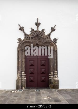 Porta laterale in stile manuelino di Igreja Matriz de São Sebastião, Ponta Delgada Foto Stock