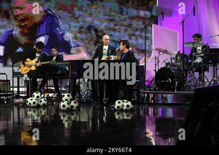 Milano, Italia. 01st Dec, 2022. Milano, trasmissione televisiva 'il club della Coppa del mondo' - la band Credit: Independent Photo Agency/Alamy Live News Foto Stock