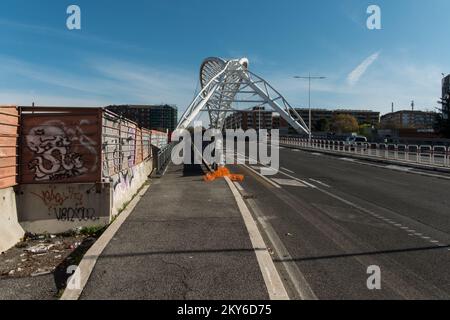 Roma, Italia. 30th Nov 2022. Vista sull'ex mercati generali nel quartiere Ostiense di Roma. I mercati generali sono stati chiusi nel 2002, i lavori di riqualificazione dopo vari progetti ma mai applicati. (Foto di Andrea Ronchini/Pacific Press) Credit: Pacific Press Media Production Corp./Alamy Live News Foto Stock