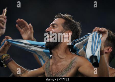 DOHA, QATAR - 30 NOVEMBRE: Sostenitore dell'Argentina durante la partita di Coppa del mondo FIFA Qatar 2022 di gruppo C tra Argentina e Polonia allo Stadio 974 il 30 novembre 2022 a Doha, Qatar. (Foto di Florencia Tan Jun/PxImages) Credit: PX Images/Alamy Live News Foto Stock