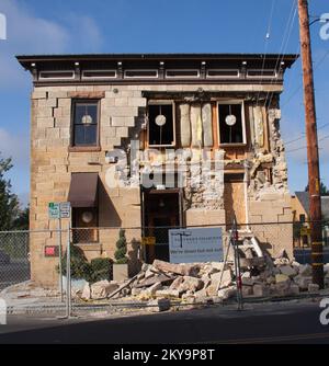 Napa, California, 24 agosto 2014 l'edificio collettivo Vintner nel centro di Napa fu gravemente danneggiato da un terremoto di magnitudo 6,0 che scosse la zona. Fotografie relative a disastri e programmi, attività e funzionari di gestione delle emergenze Foto Stock