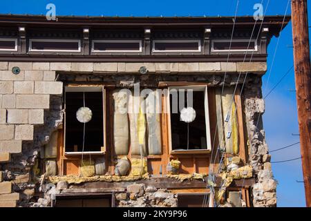 Napa, California, 24 agosto 2014 l'edificio collettivo Vintner nel centro di Napa fu gravemente danneggiato da un terremoto di magnitudo 6,0 che scosse la zona. Fotografie relative a disastri e programmi, attività e funzionari di gestione delle emergenze Foto Stock