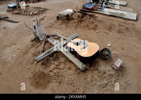 California, pala, tombe al Cimitero Indiano di pala (pala Band of Mission Indians) Foto Stock