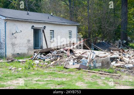 Casa di Damged in Kentucky. Tempeste gravi del Kentucky, tornado, venti in linea retta, inondazioni, frane, E fangslides. Fotografie relative a disastri e programmi, attività e funzionari di gestione delle emergenze Foto Stock