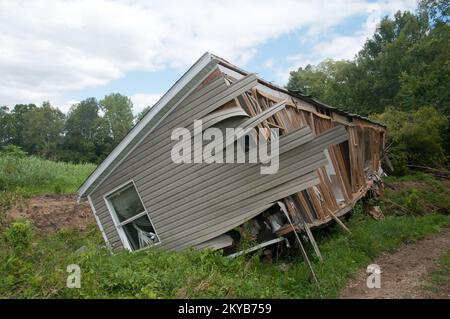 Casa di Damged in Kentucky. Tempeste gravi del Kentucky, tornado, venti in linea retta, inondazioni, frane, E fangslides. Fotografie relative a disastri e programmi, attività e funzionari di gestione delle emergenze Foto Stock