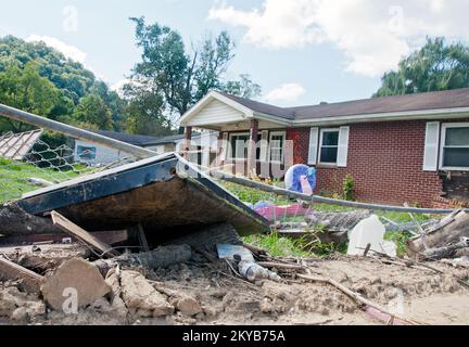 Casa di Damged in Kentucky. Tempeste gravi del Kentucky, tornado, venti in linea retta, inondazioni, frane, E fangslides. Fotografie relative a disastri e programmi, attività e funzionari di gestione delle emergenze Foto Stock