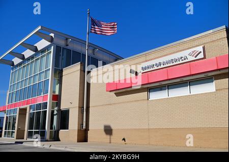 Chicago, Illinois, Stati Uniti. Una filiale della Bank of America sul lato nord-ovest della città. Foto Stock