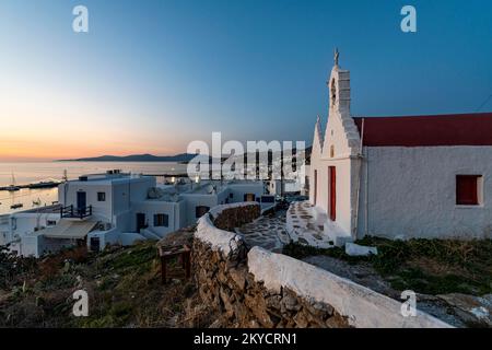 Chiesa dipinta di bianco, Horta, Mykonos, Grecia Foto Stock