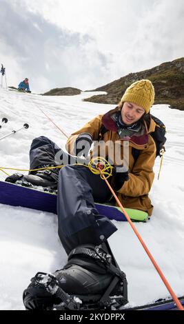 Esercizio di salvataggio in crevasse per gli ski-tour, gestione del rischio in inverno in montagna, Valle Neustift im Stubai, Tirolo, Austria Foto Stock