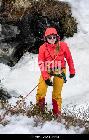 Esercizio di salvataggio in crevasse per gli ski-tour, gestione del rischio in inverno in montagna, Valle Neustift im Stubai, Tirolo, Austria Foto Stock