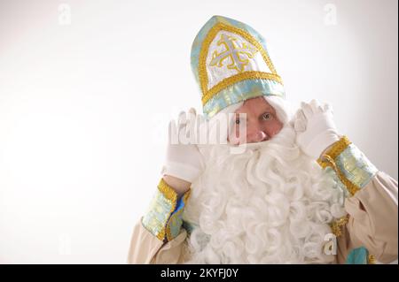 Ritratto di Sinterklaas. USA su sfondo bianco. Olandese Babbo Natale San Nicola nuovo anno Foto Stock