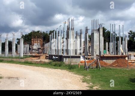 Uragano/tempesta tropicale - Biloxi, Miss. , 19 agosto 2010 -- la costruzione continua sulla biblioteca presidenziale di Jefferson Davis. La vecchia biblioteca fu demolita dopo essere stata pesantemente danneggiata dall'uragano Katrina nel 2005. FEMA fornirà 90%%%%%%%%%%%%%%%%% del denaro per il progetto. Foto Stock